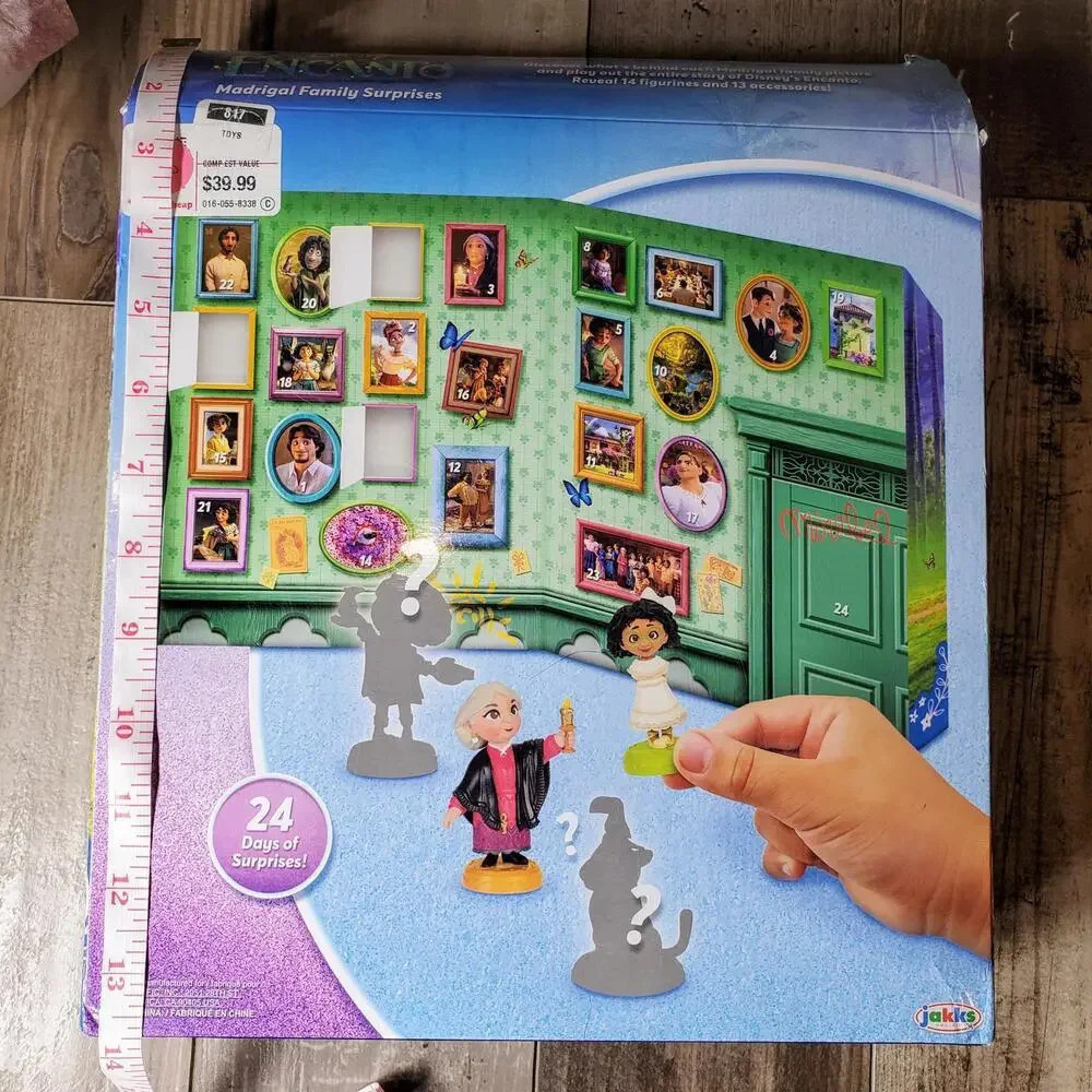 Disney Encanto Madrigal Family Surprises Advent Calendar 27 Pieces 24 Days NEW